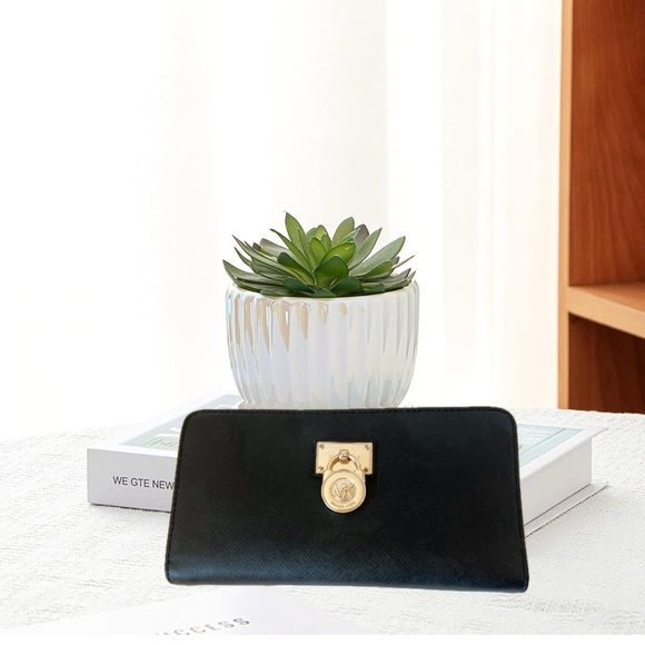 Michael Kors Hamilton Wallet - Picture 1 of 15
